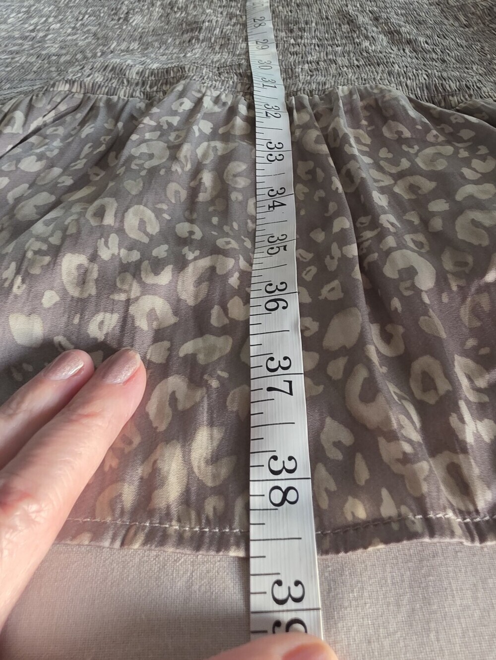 grade & gather Smoky Taupe Leopard-Print V-Neck Long-Sleeve Dress Size Medium - Picture 10 of 11